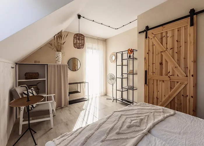 Male Letnisko Oslonino, Unikalne Przy Plazy